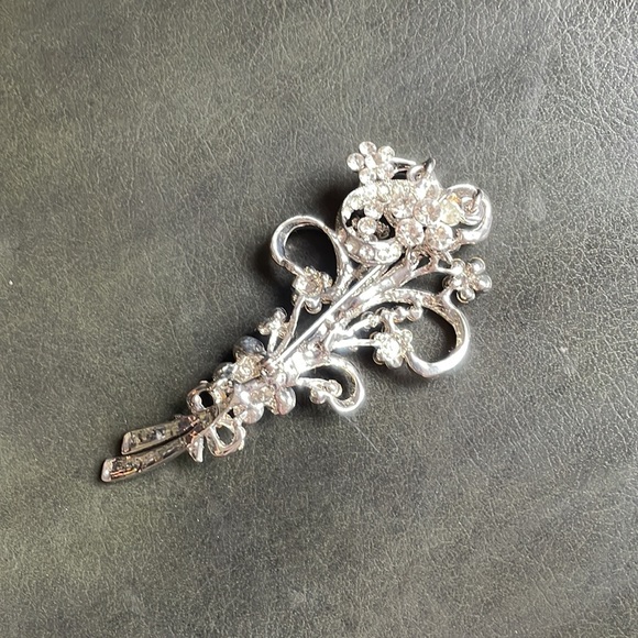 Vintage Brooch Bling Diamanté Leaf Floral Design - Costume Jewellery - Picture 9 of 16